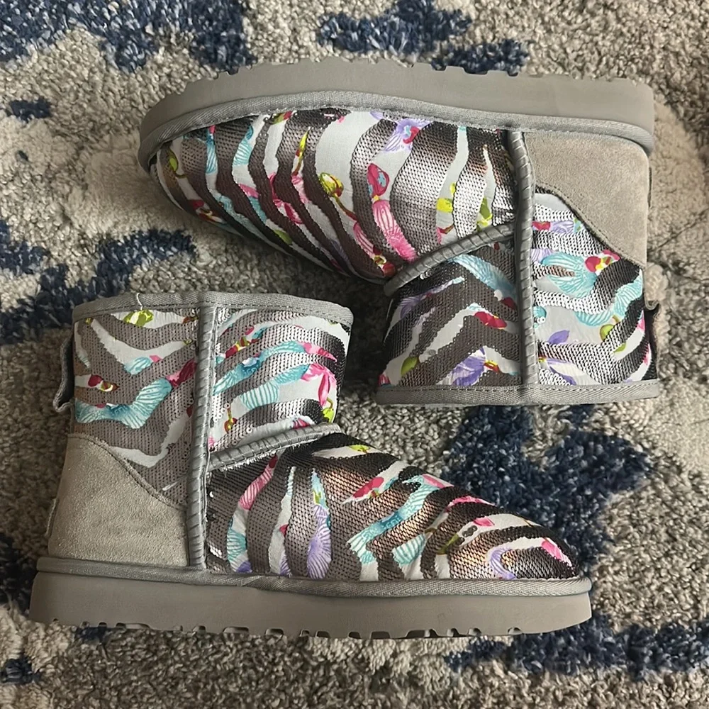NWOB Ugg Classic Mini Tiger Flyer Women’s 8 - Picture 4 of 5